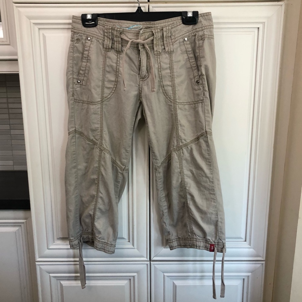 Esprit women’s low rise linen/cotton blend capris